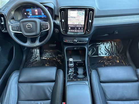 Used 2023 Volvo XC40 B5 Plus w/ Protection Package Premier AWD/4WD image 3