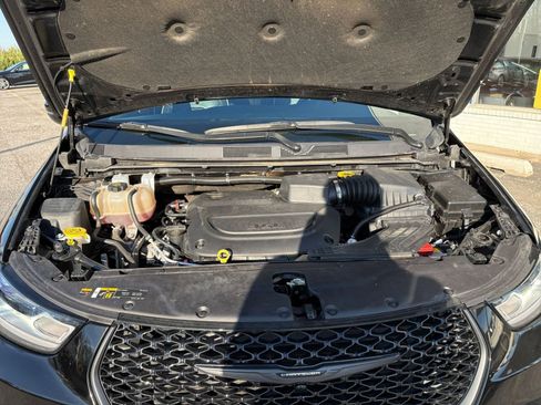 Used 2025 Chrysler Pacifica Limited FWD image 37