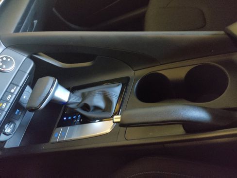 Used 2025 Hyundai Elantra SE FWD image 26