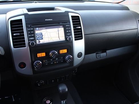 Used 2020 Nissan Frontier PRO-4X w/ Pro-4x Utility Package image 11