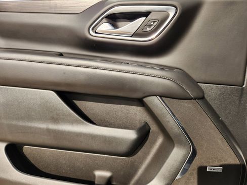 Used 2024 Chevrolet Suburban Z71 image 22