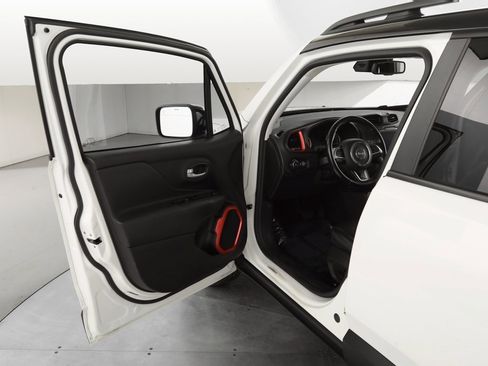 Certified 2023 Jeep Renegade Trailhawk w/ Trailhawk Elite Group image 16