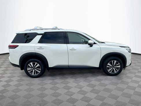 Used 2024 Nissan Pathfinder SL AWD/4WD image 5
