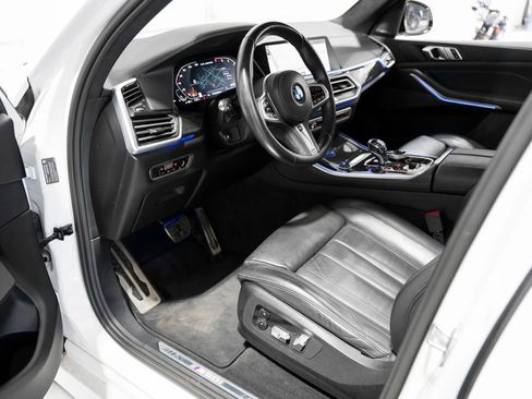 Used 2022 BMW X5 M50i w/ Executive Package image 9
