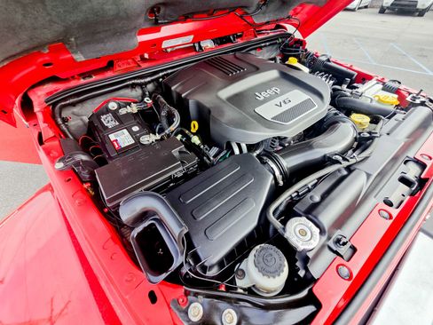 Used 2014 Jeep Wrangler Unlimited Sahara w/ Max Tow Package image 37