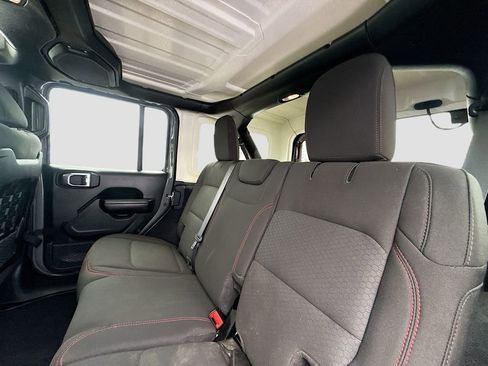 Used 2021 Jeep Wrangler Unlimited Rubicon w/ Cold Weather Group AWD/4WD image 27