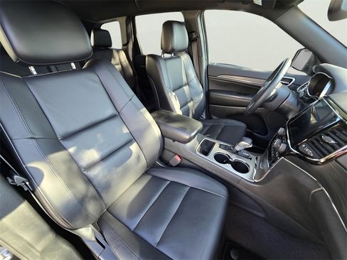 Used 2019 Jeep Grand Cherokee Limited image 21