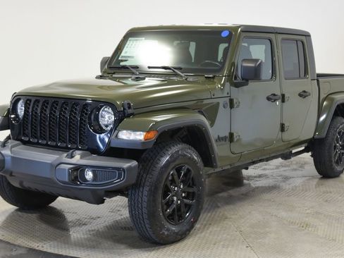Used 2022 Jeep Gladiator Sport AWD/4WD image 8