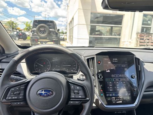Used 2025 Subaru Crosstrek 2.5i Limited AWD/4WD image 13