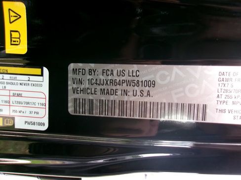 Used 2023 Jeep Wrangler Unlimited Rubicon 4xe AWD/4WD image 17