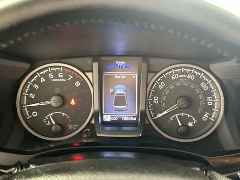Used 2022 Toyota Tacoma TRD Off-Road w/ TRD Premium Off Road Package AWD/4WD image 15