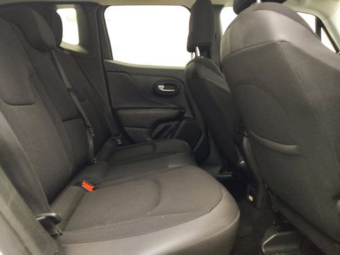 Used 2020 Jeep Renegade Altitude FWD image 19