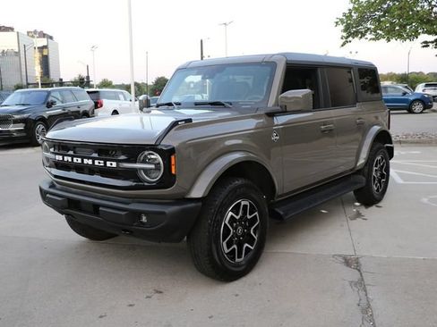 Used 2025 Ford Bronco Outer Banks AWD/4WD image 3