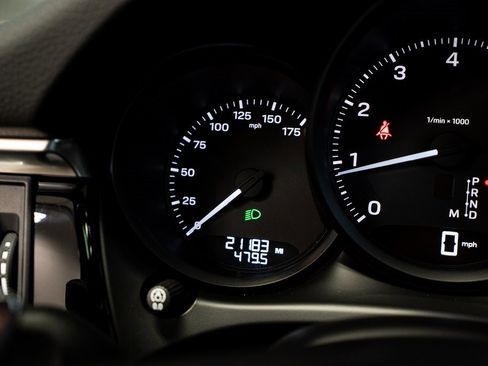 Used 2024 Porsche Macan image 31