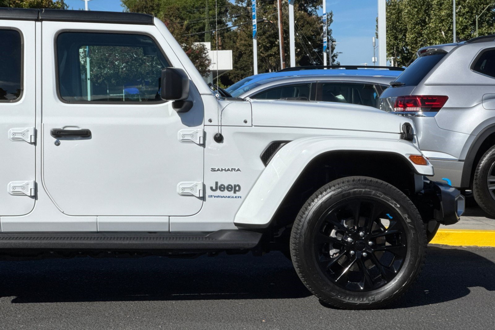 Used 2023 Jeep Wrangler Unlimited Sahara AWD/4WD image 36