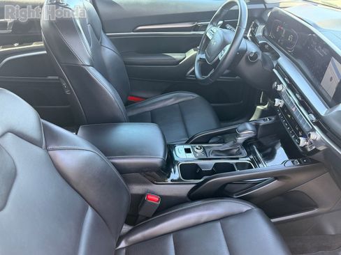 Used 2025 Kia Telluride S AWD/4WD image 13