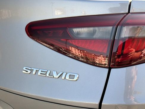 Used 2019 Alfa Romeo Stelvio image 25