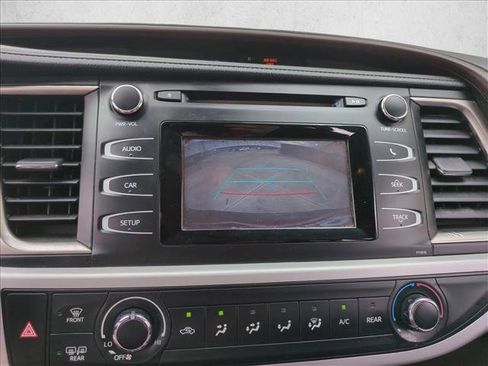 Used 2019 Toyota Highlander LE image 13