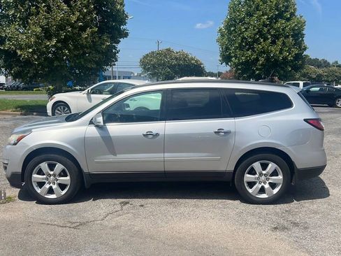 Used 2017 Chevrolet Traverse LT w/ Style and Technology Package AWD/4WD image 8
