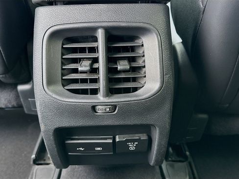 Used 2019 Jeep Cherokee Limited image 17