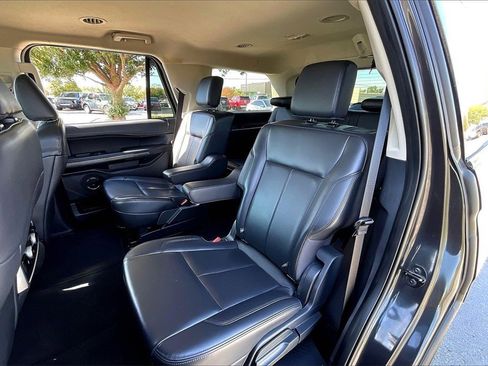 Used 2024 Ford Expedition XLT image 31