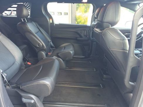 Used 2025 Toyota Sienna XLE Woodland Edition AWD/4WD image 8