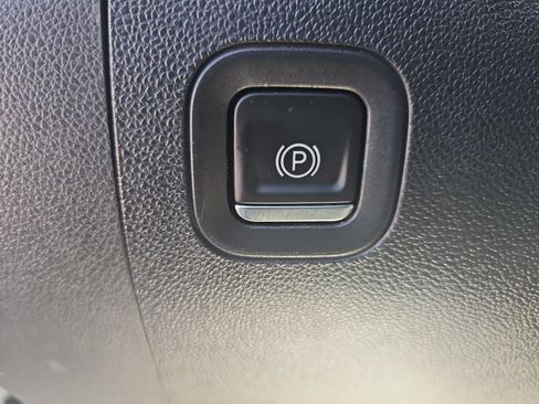 Used 2021 Chevrolet Silverado 1500 RST AWD/4WD image 12