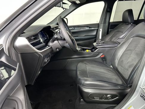 Used 2023 Jeep Grand Cherokee Trailhawk w/ Luxury Tech Group III AWD/4WD image 11