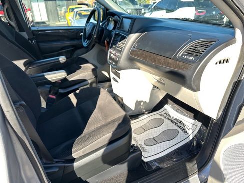 Used 2018 Dodge Grand Caravan SE image 15