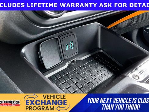 Used 2024 Ford Bronco Badlands image 27