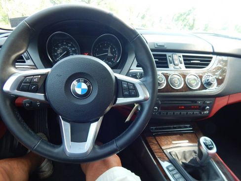 Used 2013 BMW Z4 sDrive28i RWD image 25