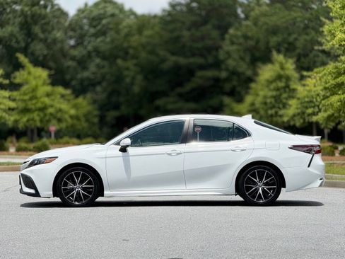 Used 2023 Toyota Camry SE FWD image 9