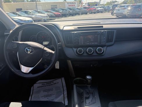 Used 2016 Toyota RAV4 LE image 9