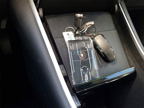 Used 2018 Tesla Model 3 Mid Range image 24