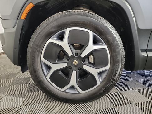 Used 2024 Rivian R1T Adventure AWD/4WD image 9