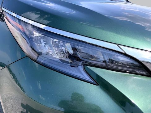 Used 2025 Toyota Sienna LE FWD image 27