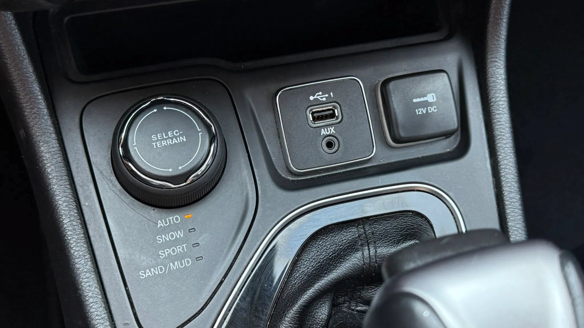 Used 2020 Jeep Cherokee Limited AWD/4WD image 24