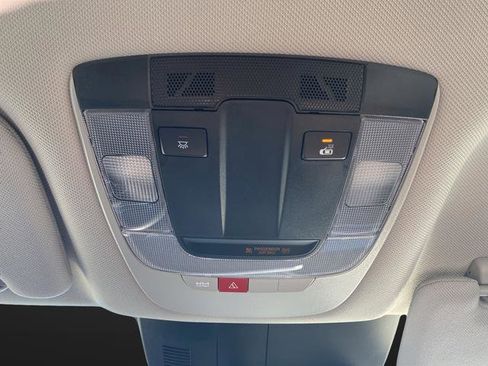 Used 2024 Kia Sorento S image 27