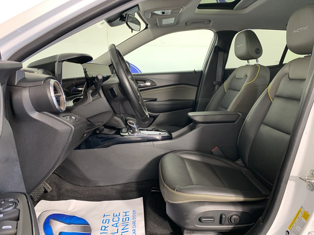 Used 2025 Chevrolet Trax ACTIV w/ Sunroof Package FWD image 15