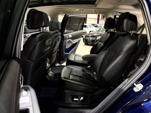 Used 2021 BMW X7 xDrive40i w/ Premium Package AWD/4WD image 17