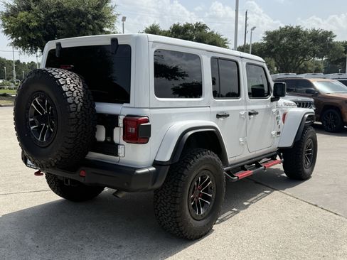 Used 2024 Jeep Wrangler Unlimited Rubicon AWD/4WD image 5