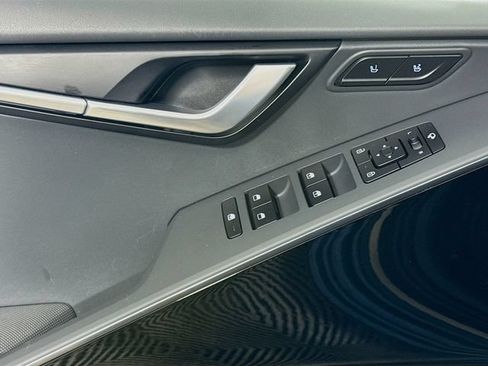 Used 2023 Kia Niro SX Touring FWD image 14