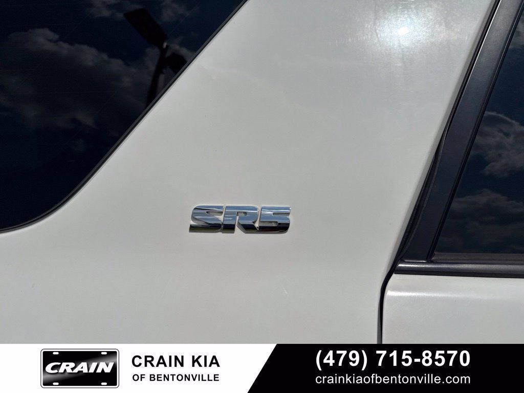 Used 2018 Toyota 4Runner SR5 AWD/4WD image 10