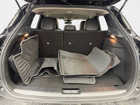 Used 2025 Nissan Kicks SR image 19