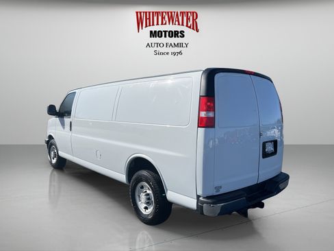 Used 2019 Chevrolet Express 3500 Extended w/ Driver Convenience Package RWD image 3