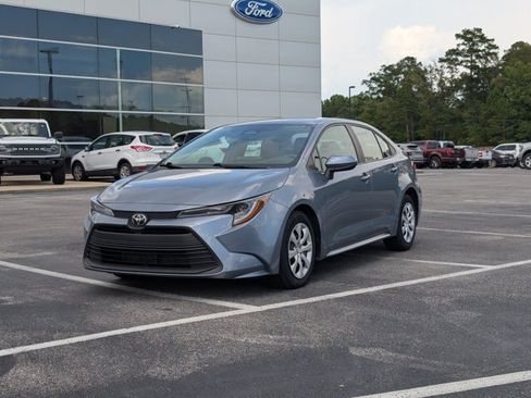 Used 2024 Toyota Corolla LE FWD image 1