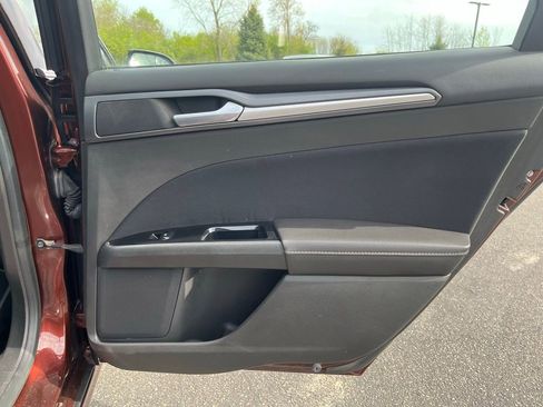 Used 2015 Ford Fusion SE FWD image 25