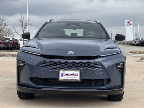 Used 2025 Toyota Crown Signia w/ Advanced Technology Package image 7