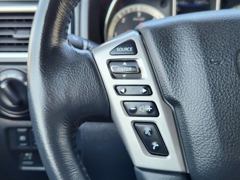 Used 2019 Nissan Titan SV w/ SV Convenience Package image 18