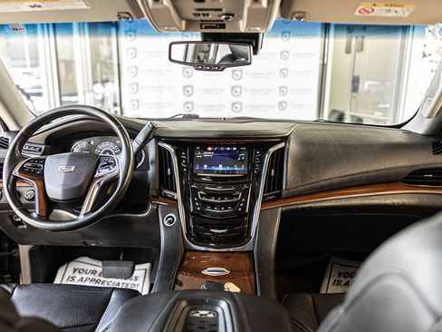 Used 2016 Cadillac Escalade ESV Premium image 37